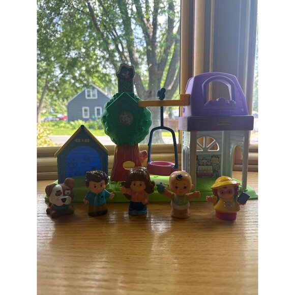 Fisher Price Little People Peek n Discover Backyard Playset with Figures - Picture 1 of 5